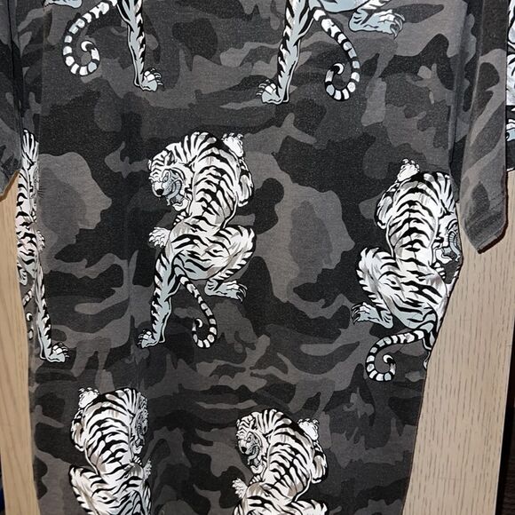 Men's *Victorious Los Angeles* T-shirt tiger print size XL black camo/Gray - Picture 6 of 6